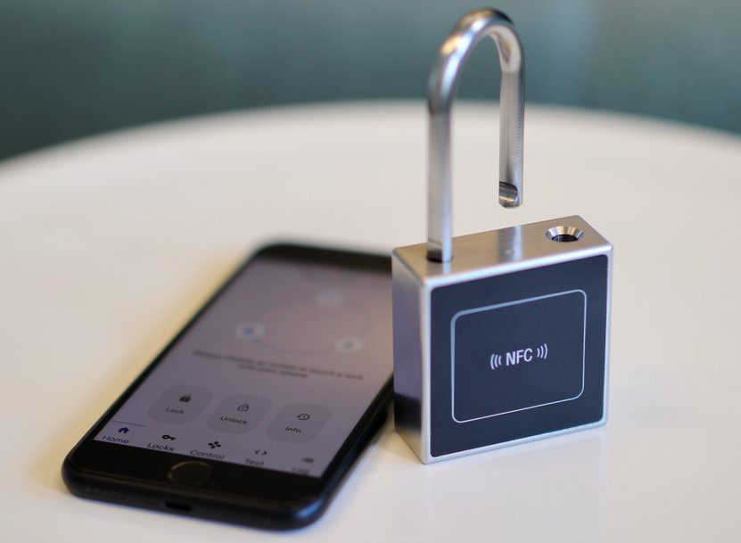 Infineon paves the way for doing away with keys. Smart locks will in future power themselves contactlessly from the mobile phone